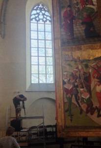 James completing a photogrammetry survey of one of the altarpiece statues Image from Graeme Earl https://twitter.com/ArchCRG/status/467621850898780160/photo/1